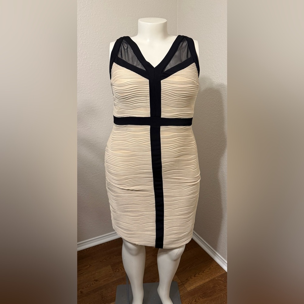 Dress Barn Body Con Ivory Crepe With Black Mesh Accents Zipper Cut Outs Size 16